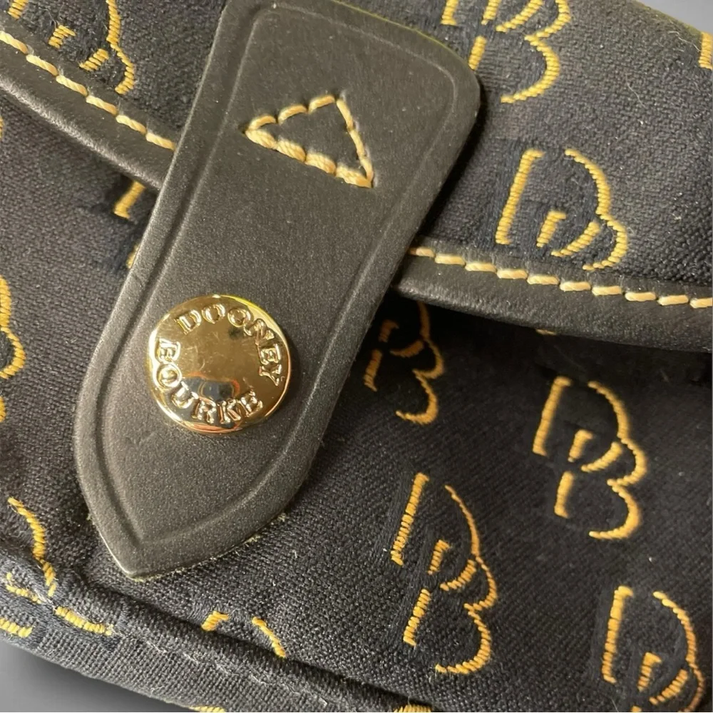 DOONEY & BOURKE 🪢 1975 SIGNATURE COLLINS FLAP CLUTCH IN BLACK & YELLOW - Picture 4 of 14